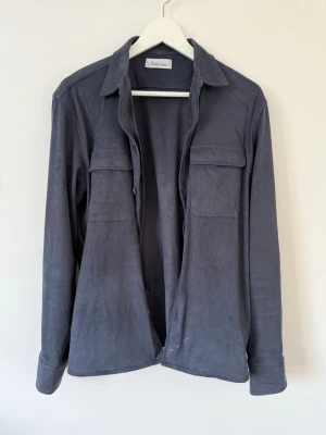 Sothiares overshirt - Riktigt snygg overshirt från sothiares, slutsåld limiterad så som jag minns det därav pris. Kan gå ner en liten andel vid snabb affär! Storlek L