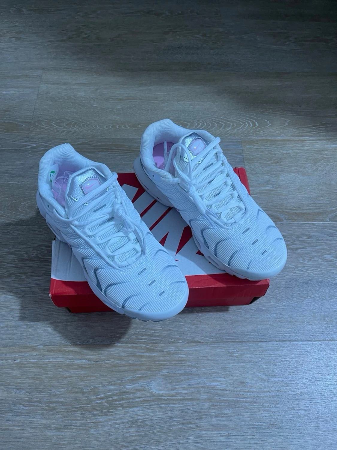 Nike Air Max Plus vita och rosa sneakers