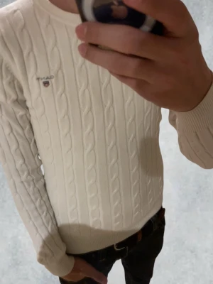 kabelstickad gant tröja  - Gant tröja | skick: väldigt fint skick | märk: vit | unisex modell | Skirv vid frågor | mvh MD closet