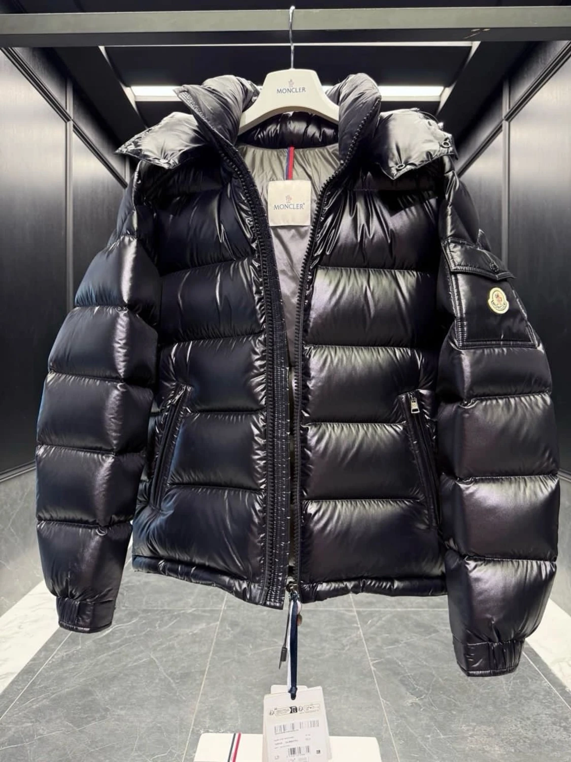 Svart dunjacka från Moncler - 1