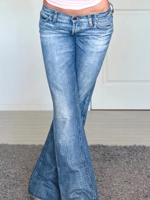 Low waist bootcut jeans - Midjemått 37 cm och längd 78 cm💗 (inte mina bilder) skriv för fler bilder!