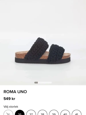 Svarta stickade sandaler ROMA UNO - Svarta tofflor i storlek 37 från Duffy, perfekt för sommaren. Är använda men är i bra skick.