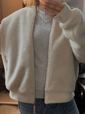 Beige teddyjacka  - Superfin