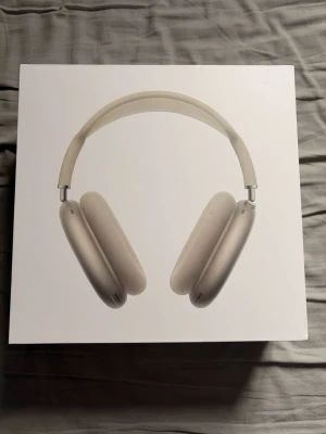 AirPods+Max - Dom är helt nya och och äkta. Kom dm för frågor