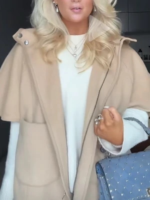 Beige cape-kappa med dragkedja - Super fin cape i storlek 140 passar xs🫶🏻