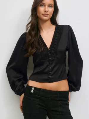 Svart blus gina 14+ - säljer en snygg svart blus i XS!