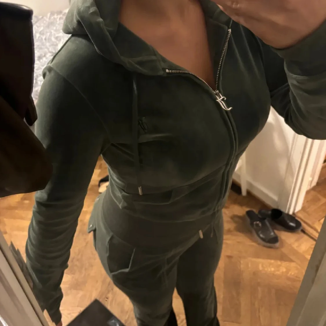 Mörkgrön velour hoodie från Juicy Couture