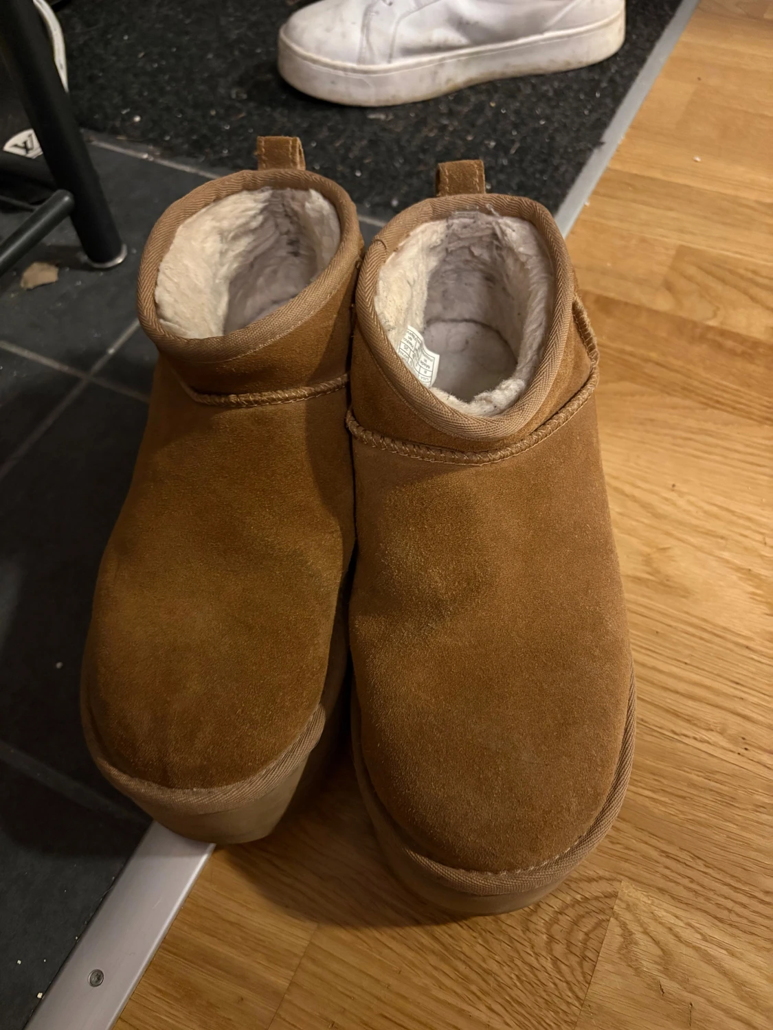 UGG W Classic Ultra Mini Platform - 1