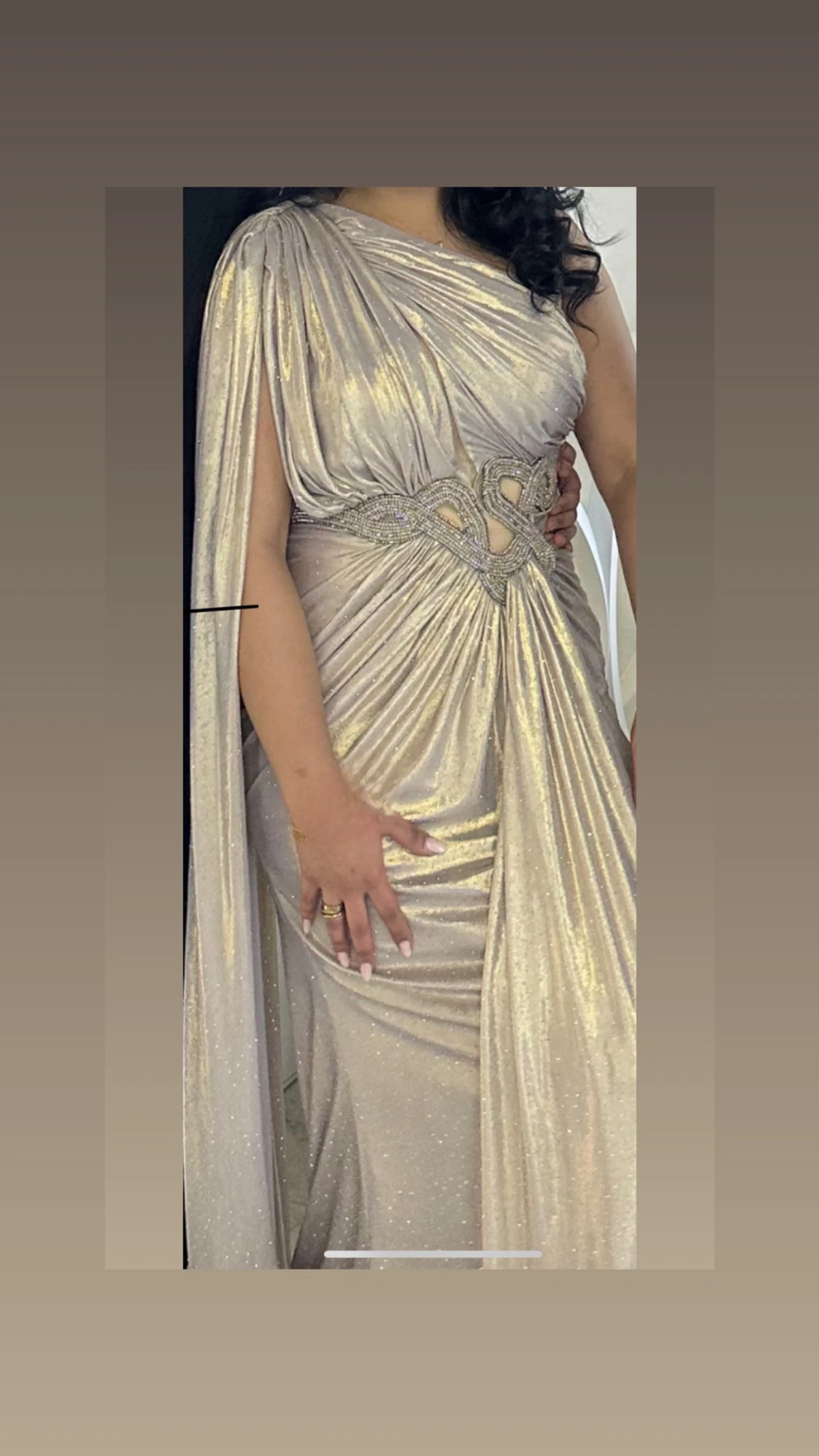 Champagnefärgad långklänning med slits