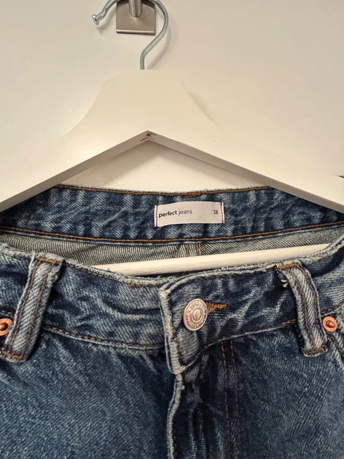 Low waist straight jeans från Gina Tricot - 1