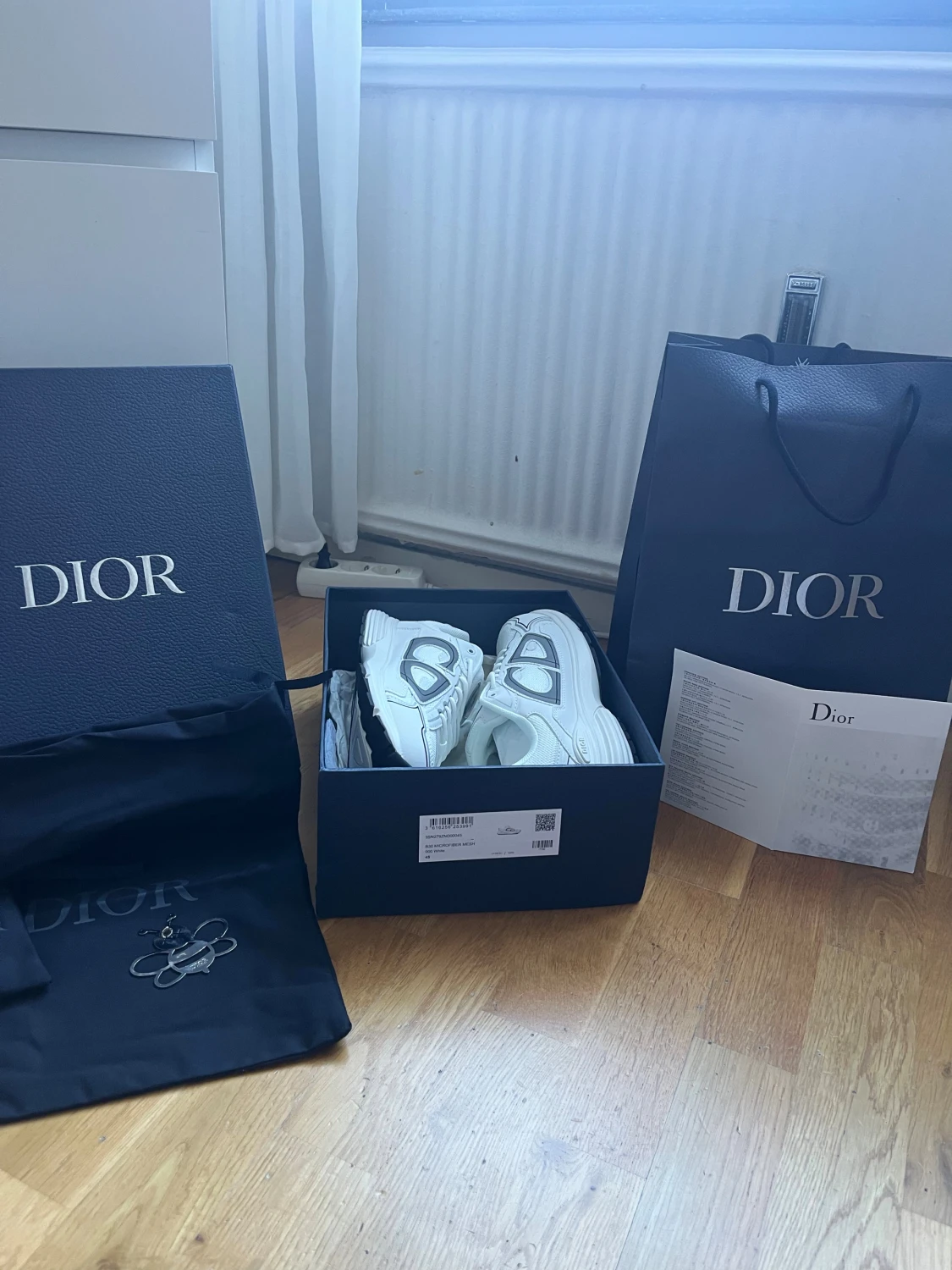 Vita Dior sneakers med reflekterande detaljer - 2