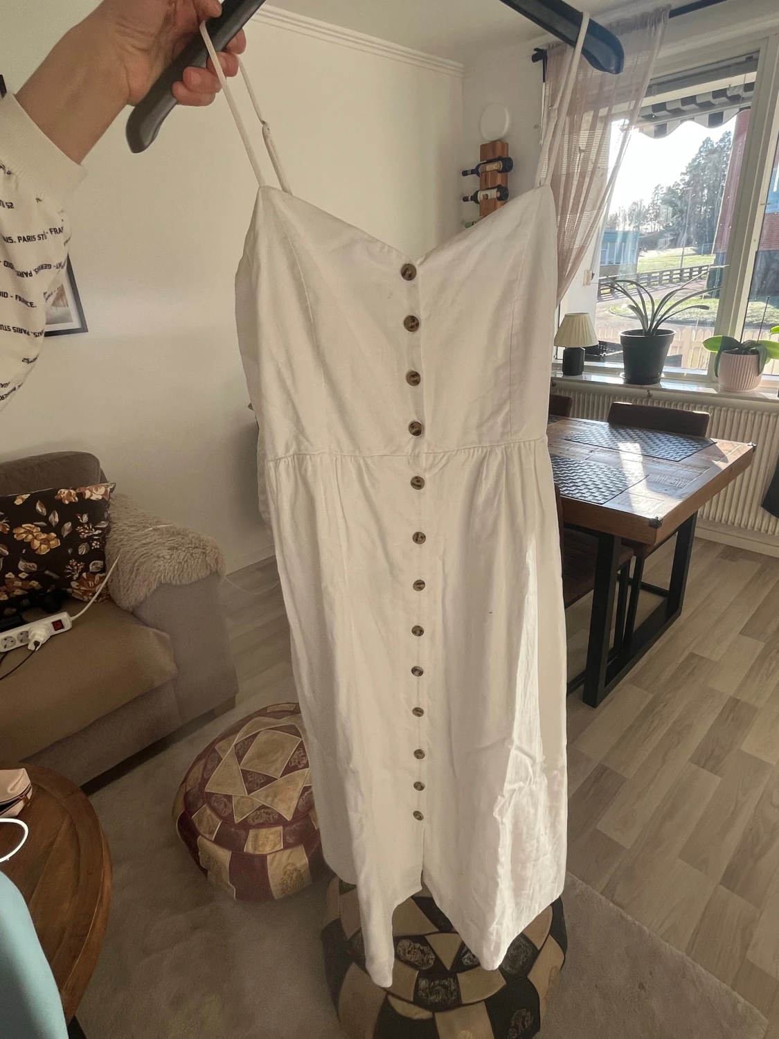 Vit sommarklänning från H&M med knappar
