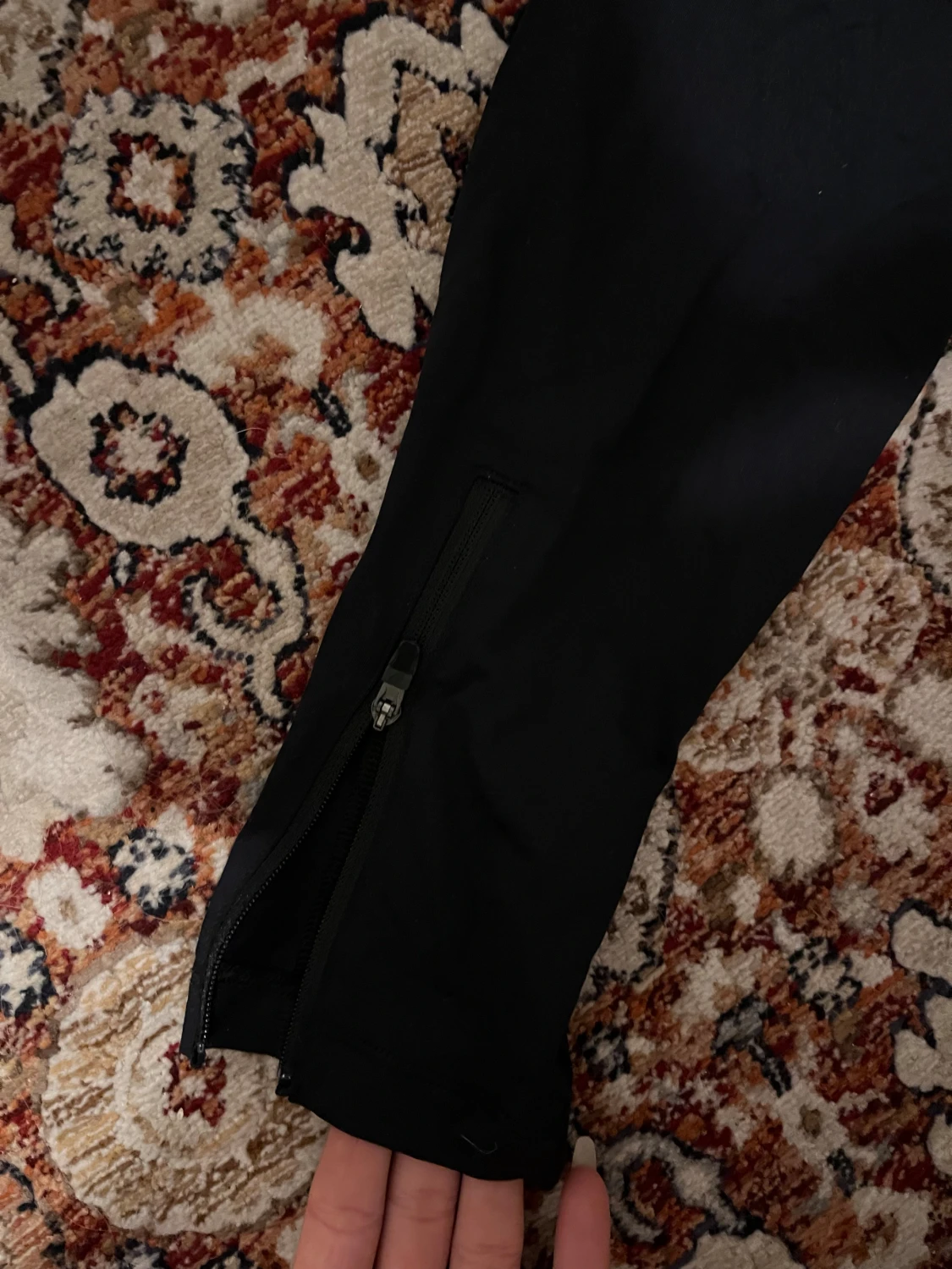 Svarta träningsbyxor från Asics - 1