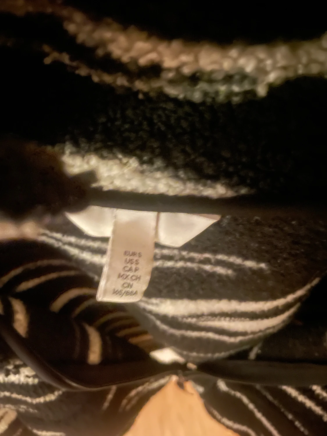 Svart teddyjacka med zebramönster - 4