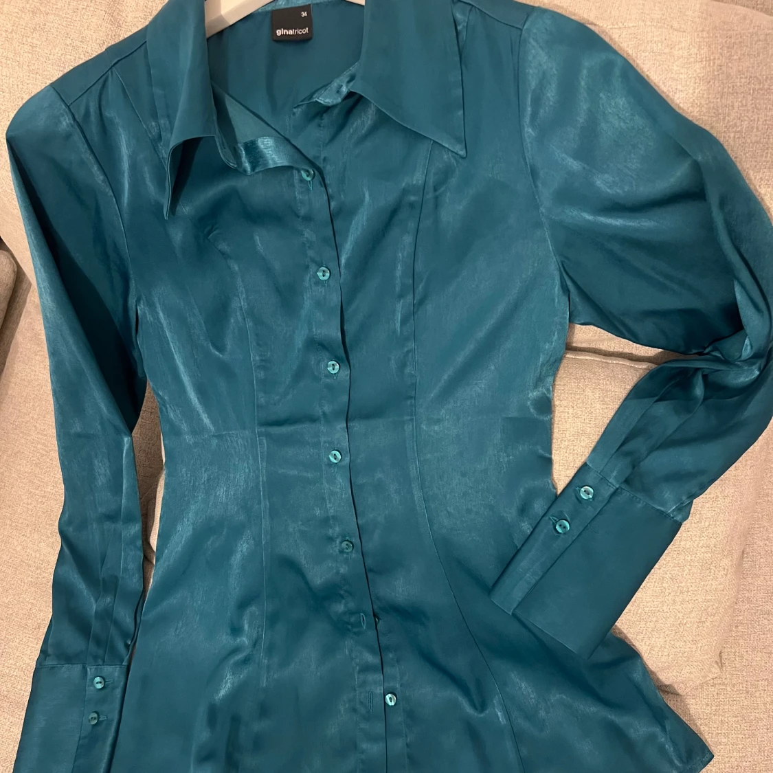 Turkos skjorta från Gina Tricot - 3