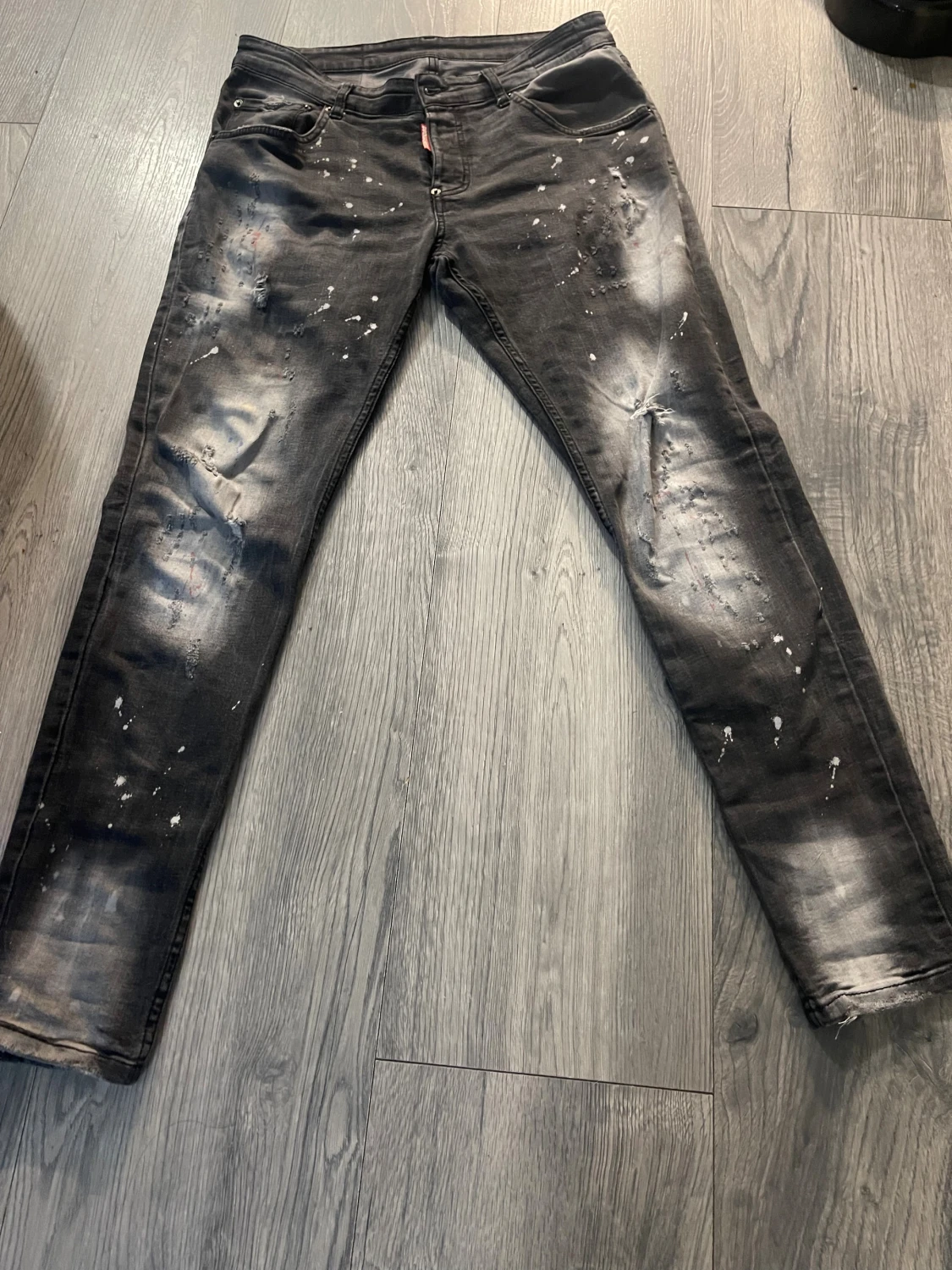 Svarta Dsquared2 jeans med splatter