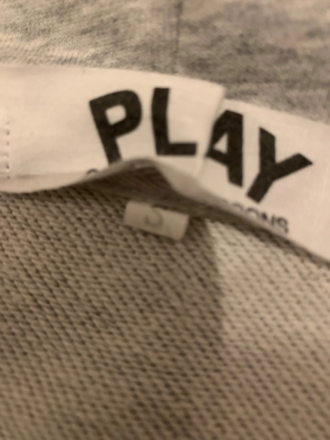 Grå hoodie från Comme des Garçons Play - 2