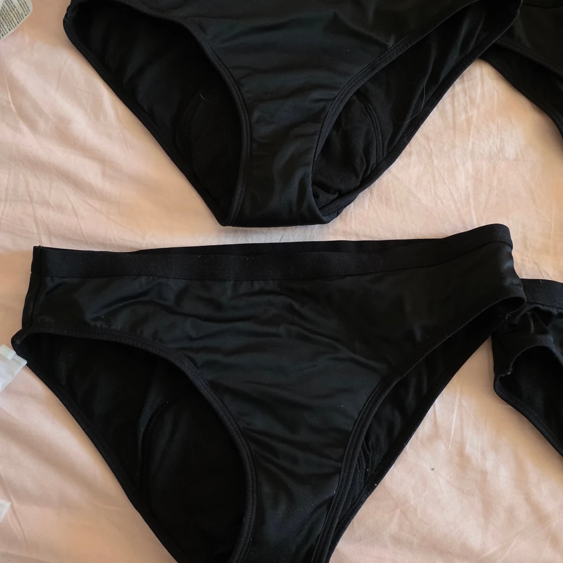 5 nya svarta menstrosor L samt 2 bikini Menstrosa L  - 1