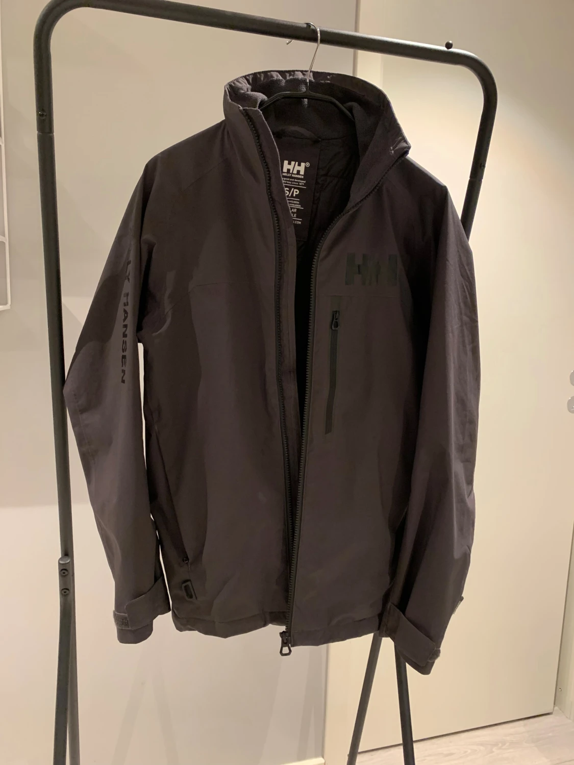 Svart vindjacka från Helly Hansen