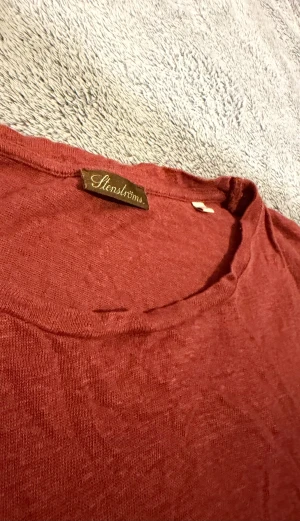 Röd t-shirt från Stenströms - Röd T-shirt Stenströms (ny pris 1199 mitt pris 649
