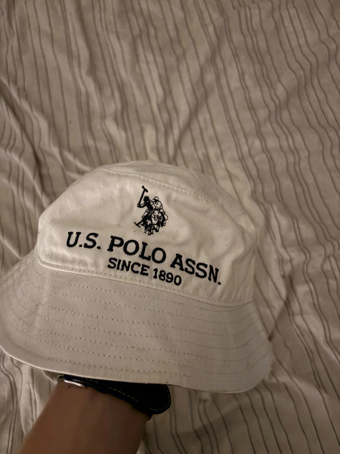 Vit bucket hat från U.S. Polo Assn.