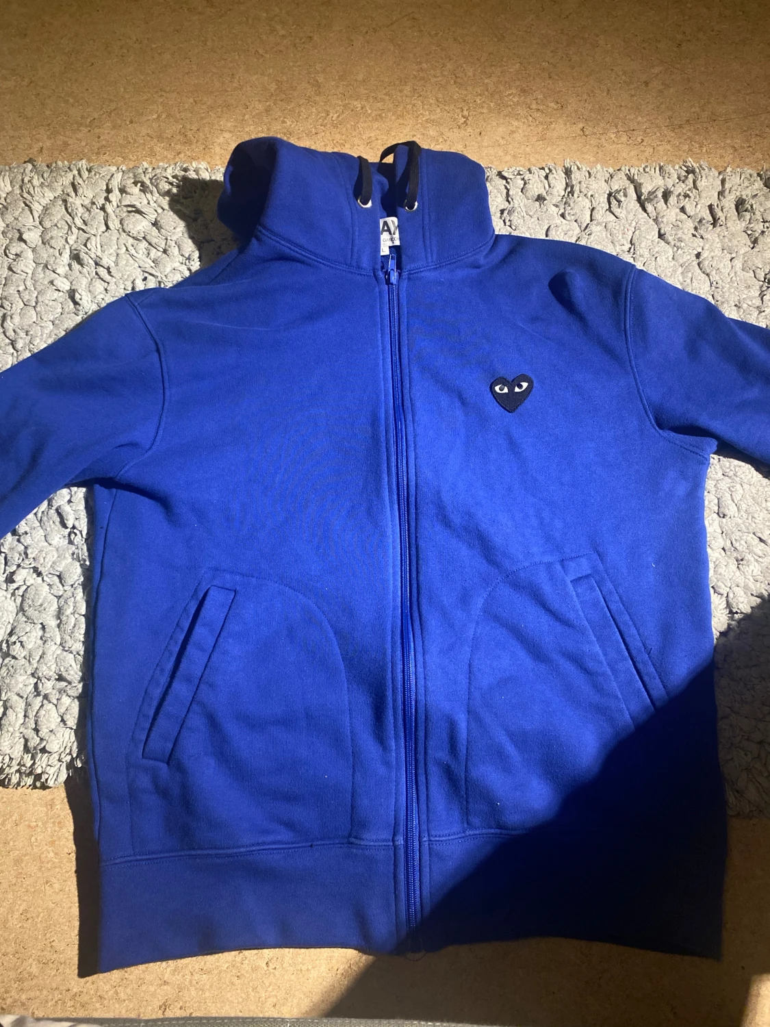 Blå Comme des Garçons PLAY hoodie L