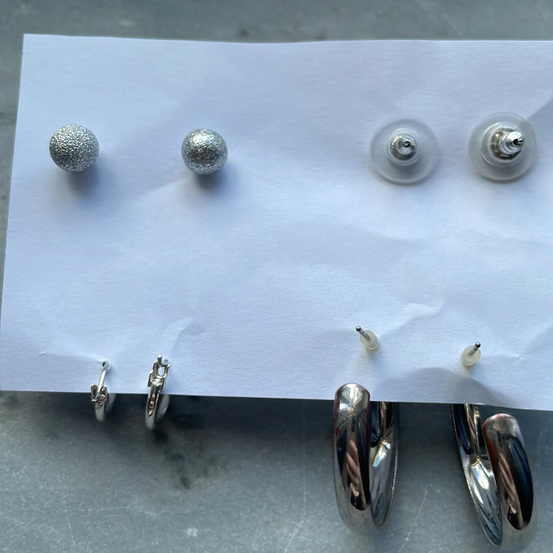 Silverfärgade örhängen - 1