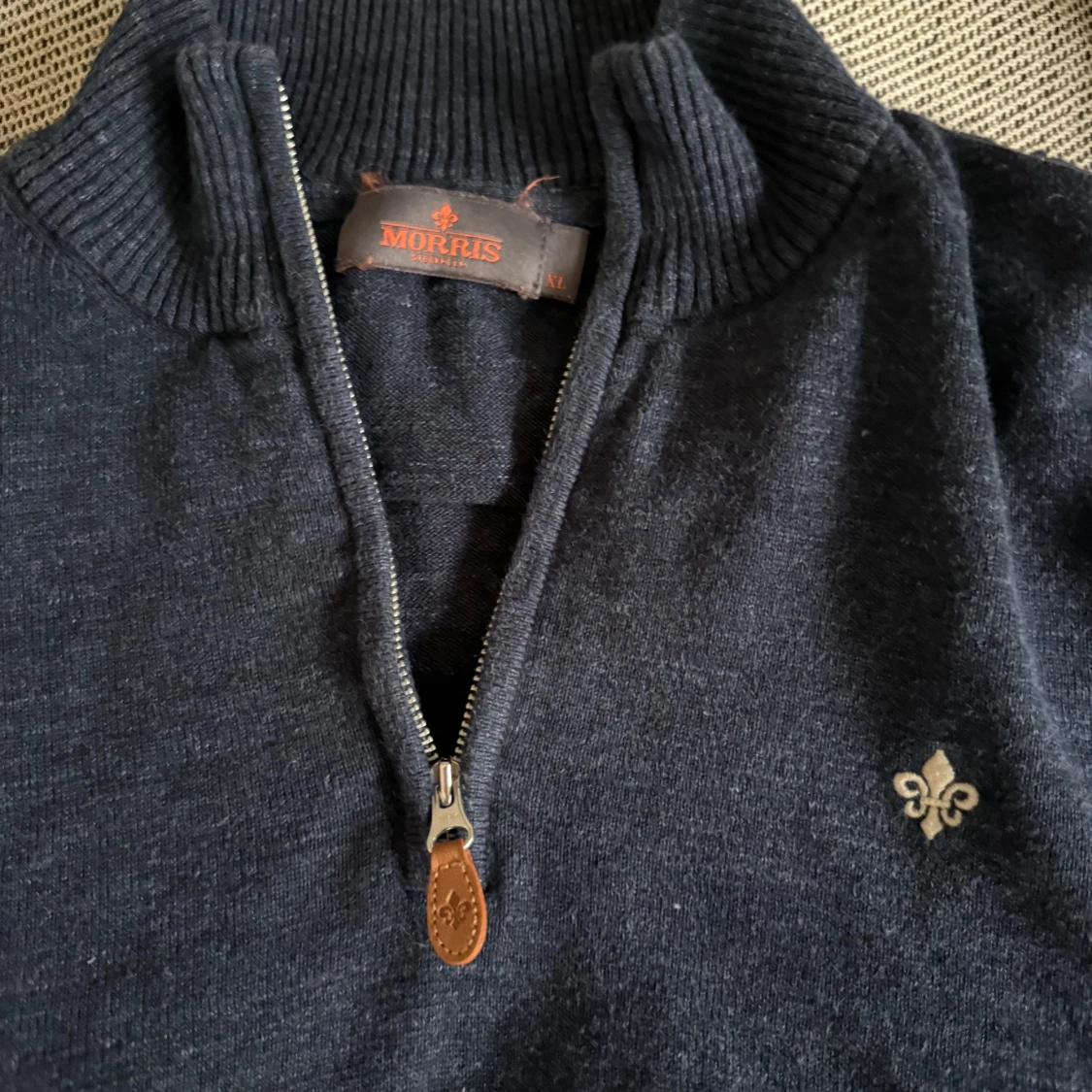 Mörkblå stickad half zip från Morris - 1
