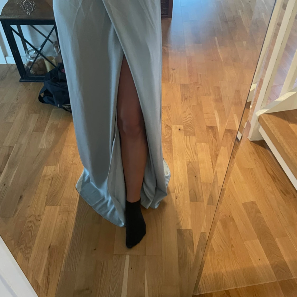 Ljusblå långklänning med slits - 2