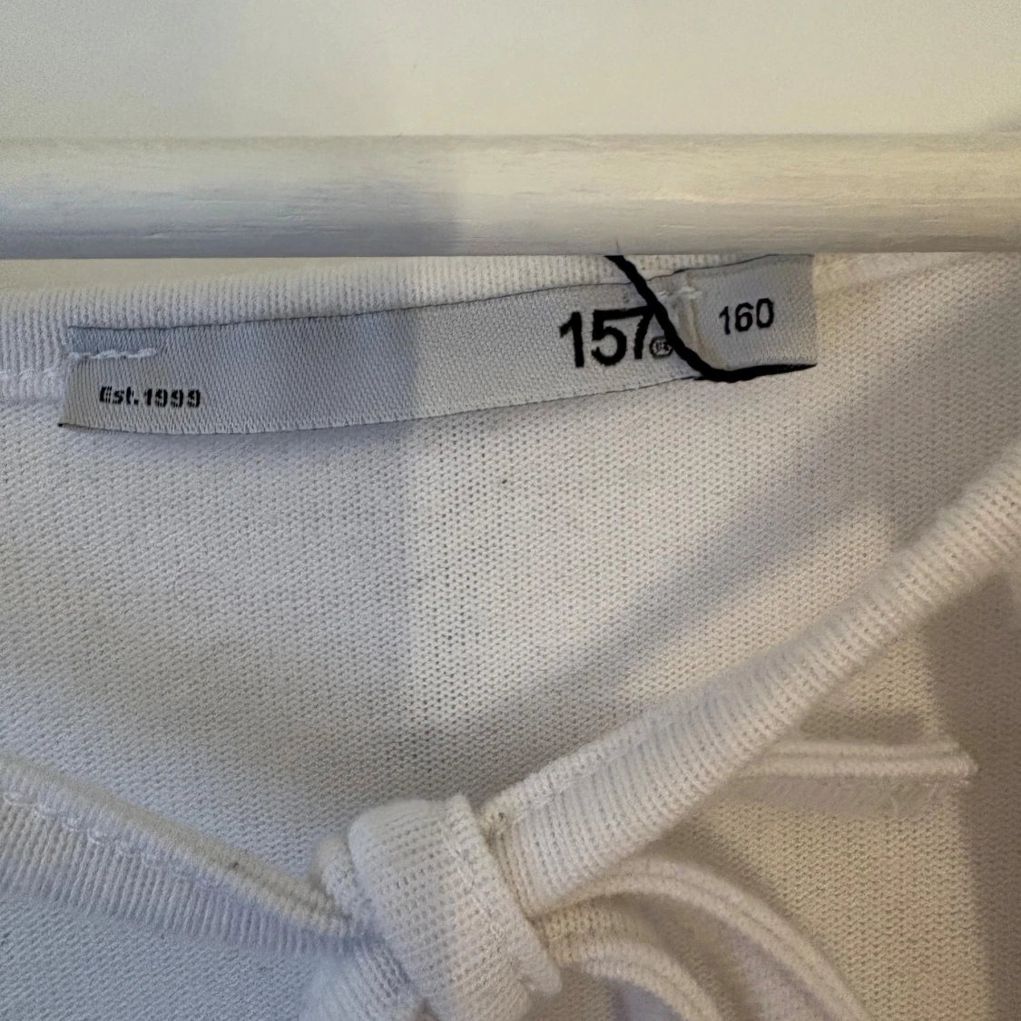 Vit långärmad topp med knyt - 2