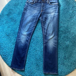 Galet snygga nudie jeans  - Säljer dessa nudie jeans med helt galen fade | Märke: Nudie jeans | Storlek: W33 L32 | Modell: Grim Tim | Skick: 9/10 | För frågor är det bara att skriva pris går att diskutera |