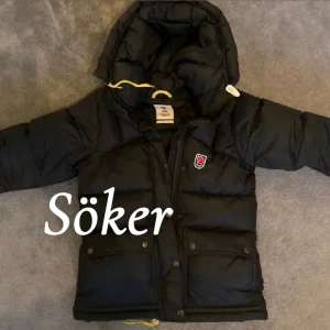 Fjällräven jacka  - SÖKER!! I storlek xxs till s och färgen spelar nästan ingen roll. 