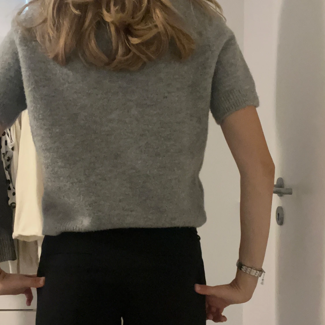 Grå stickad kortärmad tröja från Zara - 1