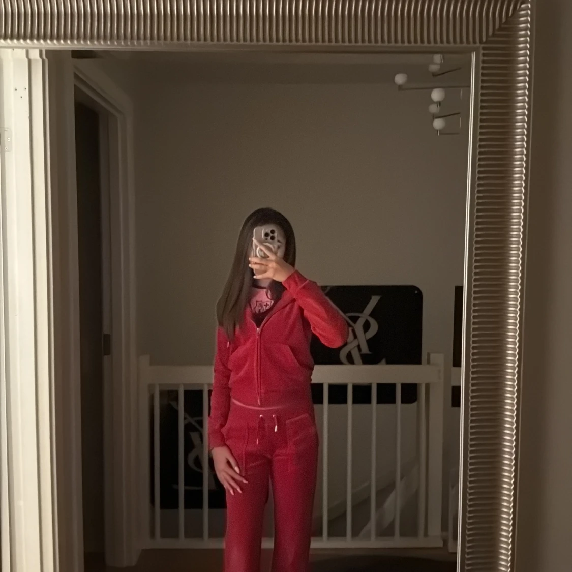 Röda mjukisbyxor i velour - 2