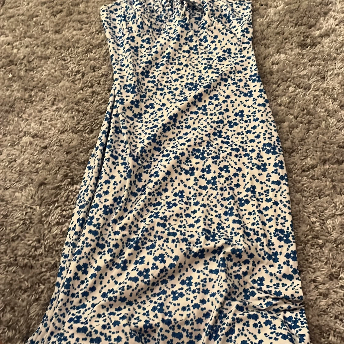 Blommig långklänning med knytband - 1