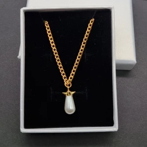 Handgjort halsband  - Rostfritt stål med pärla 