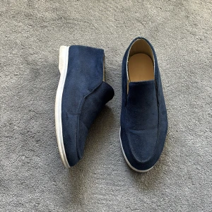 Loafers  - Tja, säljer nu ett par loafers från okänt märke! | Använda rätt mycket och finns slitage men går fortfarande att använda | Storlek 40 och passar mig som brukar bära 41 | Kom privat för fler bilder eventuellt frågor angående skorna, mvh Max ☺️