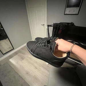 Svarta loubs - Säljer dessa för att dem passade inte mig, Riktigt bra skick