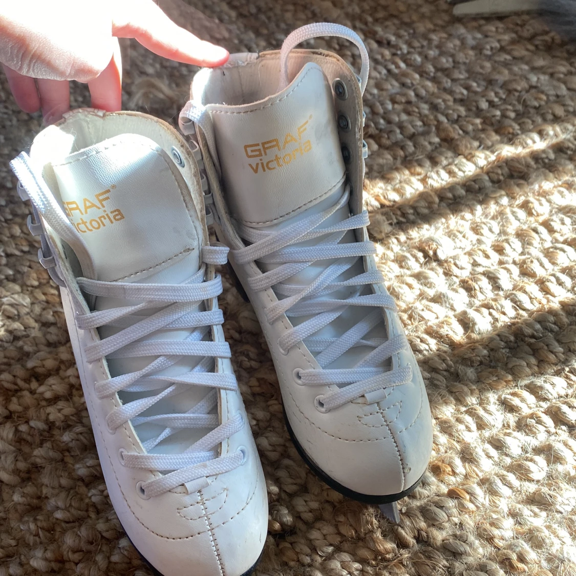 Vita konståkningsskridskor Graf Victoria