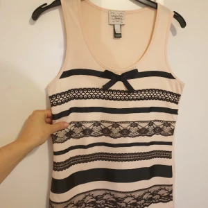 topp - oanvänd topp från Mango. Den är lite mer ljusrosa i verkligheten 