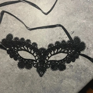 Svart spets maskerad mask - jätte fick mask till utklädnad nu till haloween!!