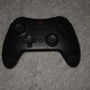 Deltaco kontroll - Nice kontroll till massa olika spel. Behöver ej längre och vill därför sälja.