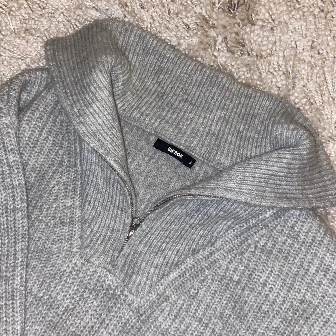 Grå stickad half zip-tröja från Bik Bok - 1