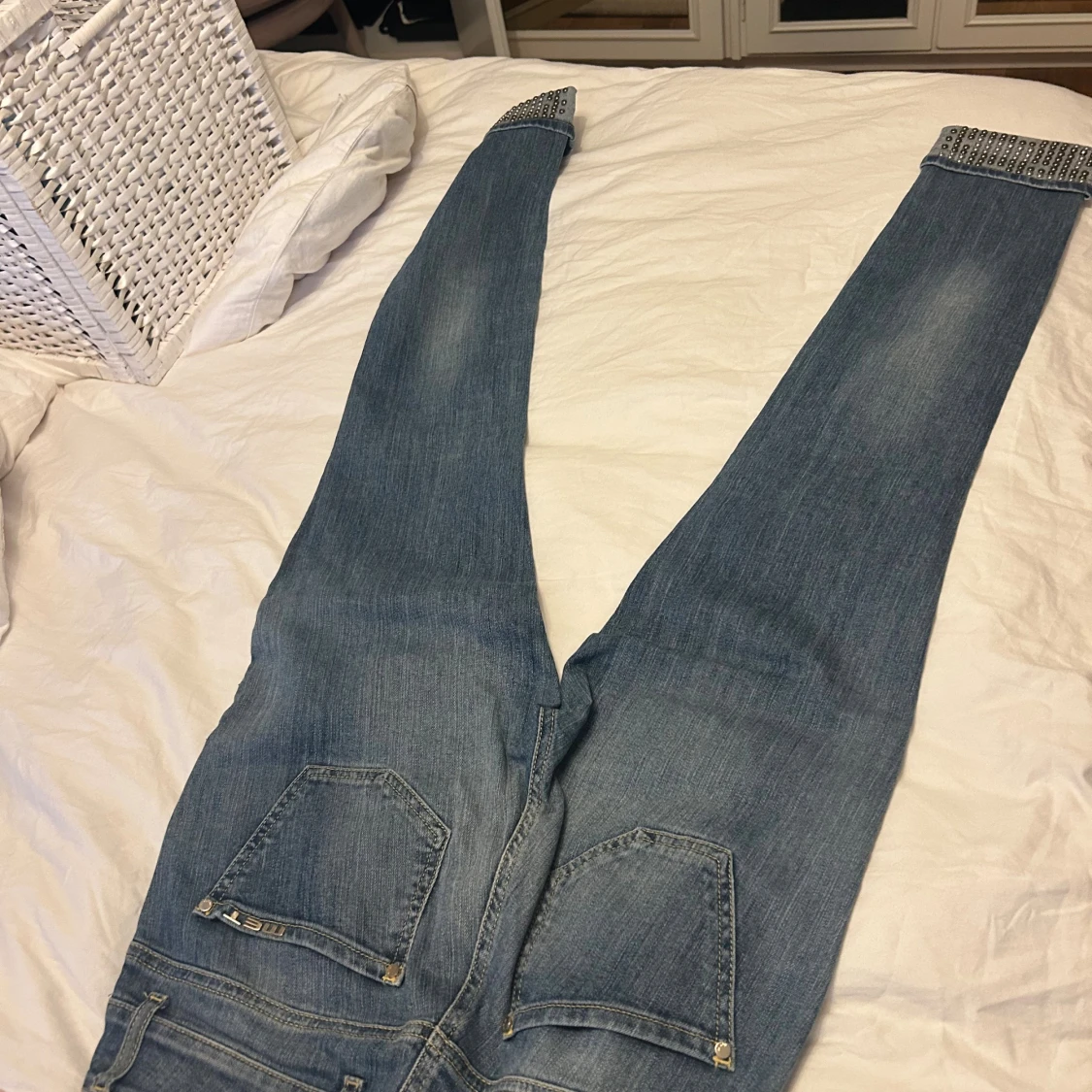 Blå skinny jeans från MET med nitar - 3