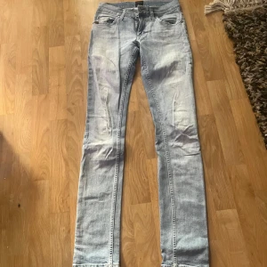 Ljusblå skinny jeans - Köpta secondhand, använda fåtal gånger jättesköna och fina, passar till allt