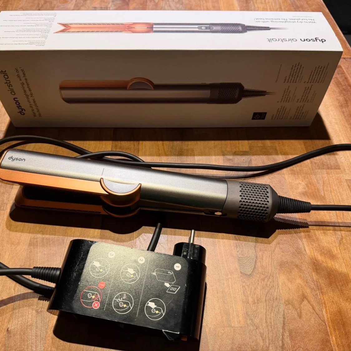Dyson Airstrait