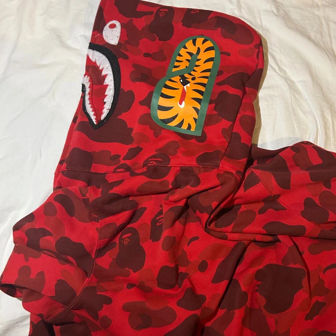 Röd Bape hoodie camouflage  - 1