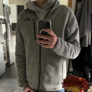 Patagonia Fleece - Säljer denna Patagonia fleece, köpt på Naturkompaniet i Halmstad. Nypris ligger på ungefär 1500kr. Helt i nyskick. Hör gärna av dig vid funderingar 