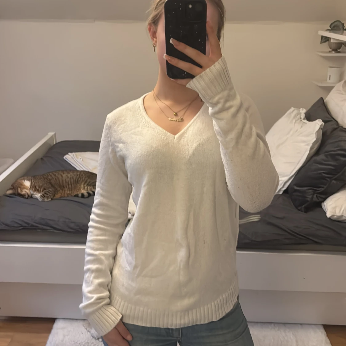 Vit v-ringad stickad tröja från Vila - 2