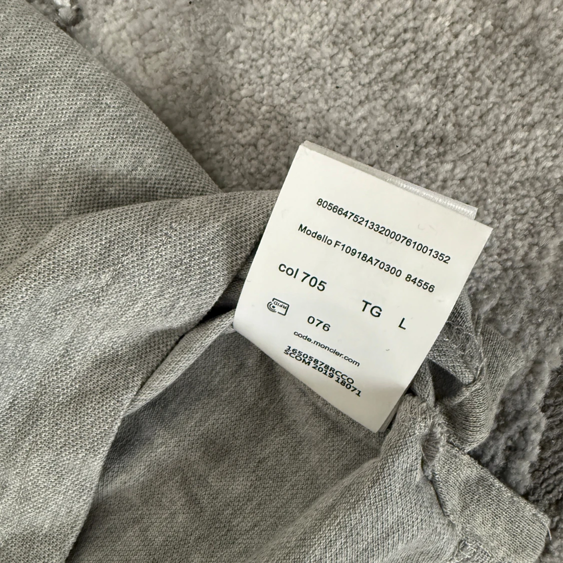 Grå Moncler pikétröja med röd/vit detalj - 3